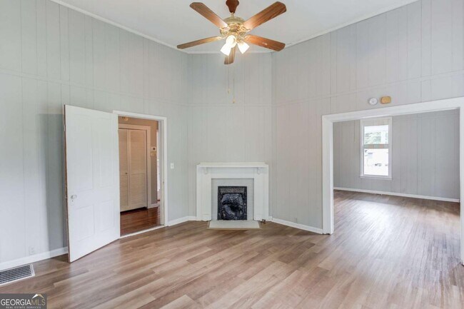 Building Photo - 227 Alcovy St