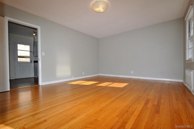 Building Photo - 34 Chestnut St