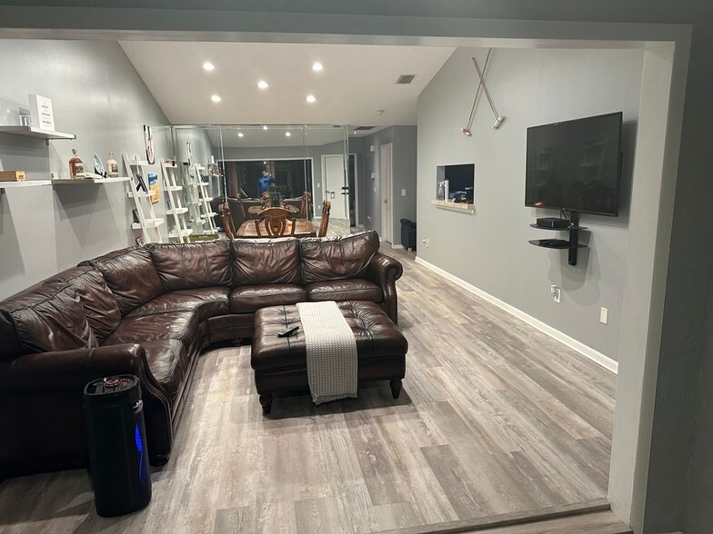 Primary Photo - 4561 Challenger Way