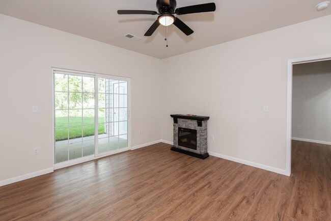Building Photo - 211 Harmony Mdws Ct