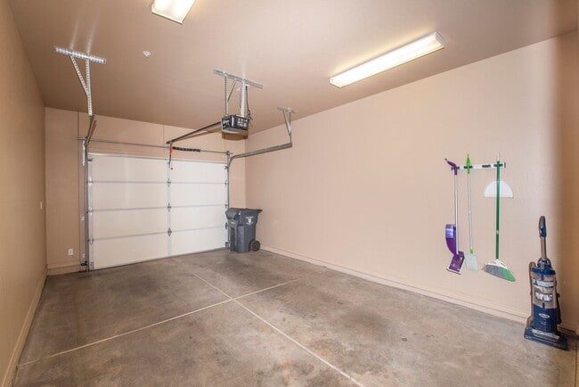 Building Photo - Furnished or Unfurnished, 1 Year Minimum -...