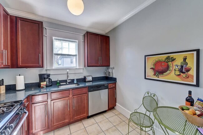 Building Photo - 800 Magnolia Ave