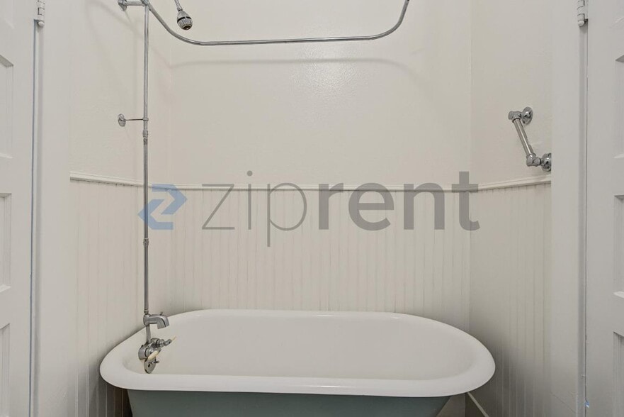 Building Photo - Unit