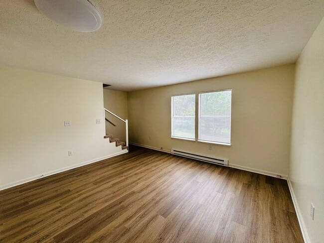 Building Photo - 345 Wakeman Ct NE