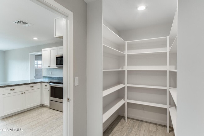 Building Photo - 3920 W Tuckey Ln