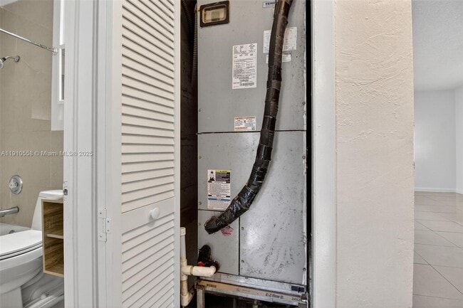 Building Photo - 2744 SW 23rd Terrace