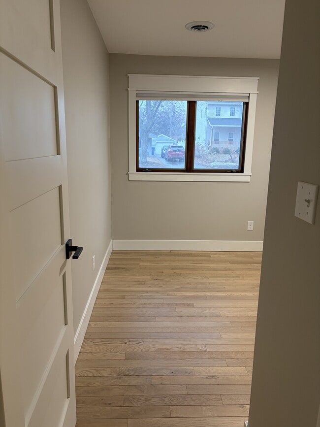 Building Photo - 7226 Thomas Ave S