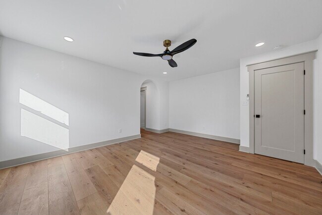 Building Photo - 460 Hilltop Trail