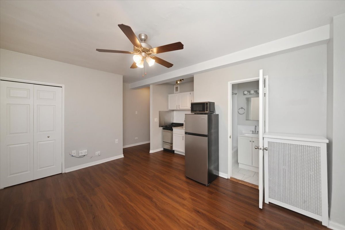 Building Photo - 1140 North LaSalle Dr.