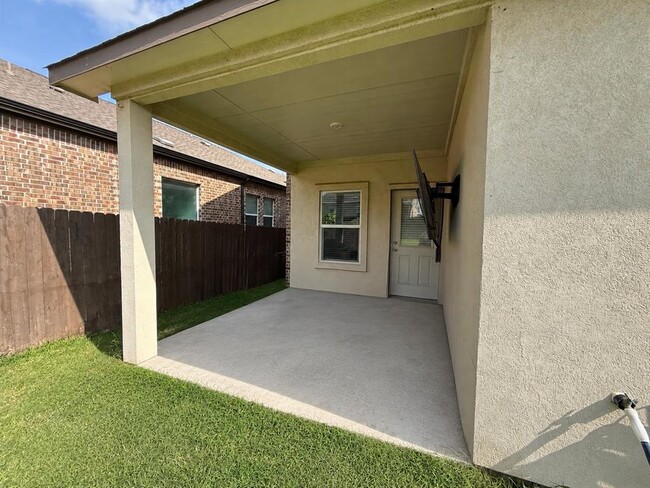 Building Photo - 1008 Bluewood Bend