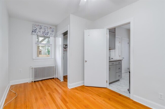 Building Photo - 120 W 50th St