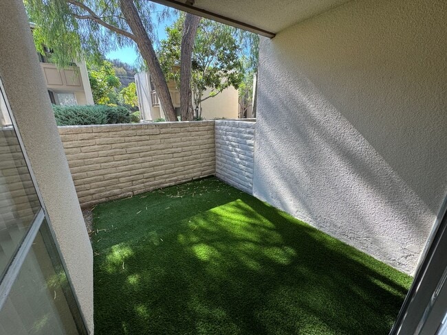 Building Photo - 2 Bedroom 1st Level Condo - SDSU AREA