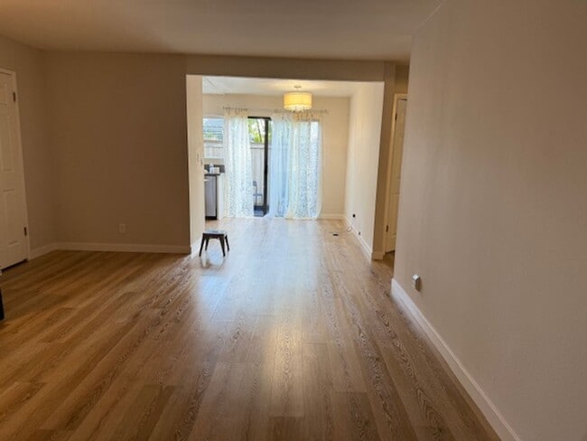 Building Photo - Irvine 2 bedroom with Upgrades