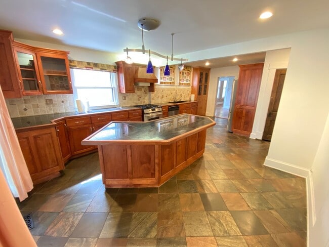 Building Photo - Short North - Victorian Village Single Family Brick House