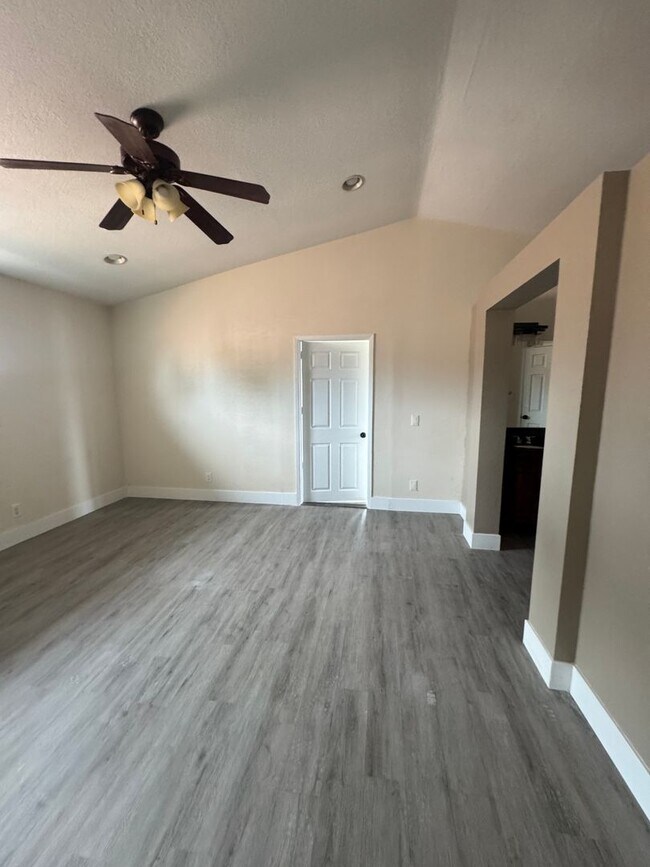 Building Photo - Beautiful 4 bedroom Home in Perris!
