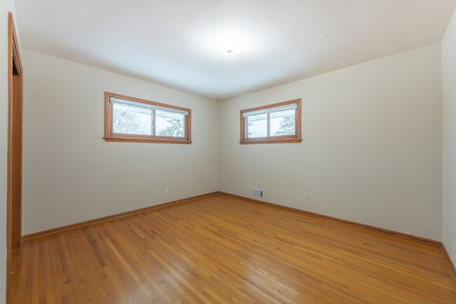 Building Photo - Great Roseville Home, Moundsview Schools, ...