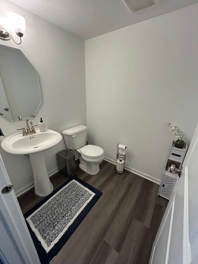 Building Photo - 4465 Chelsea Mnr Cir