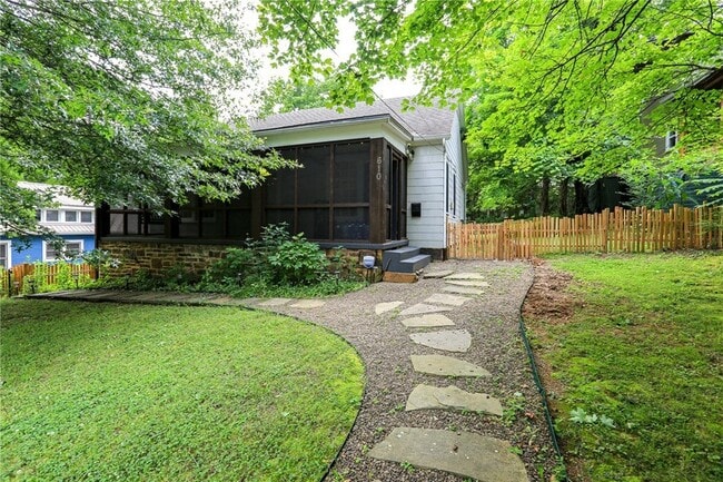 Building Photo - 610 N Olive Ave