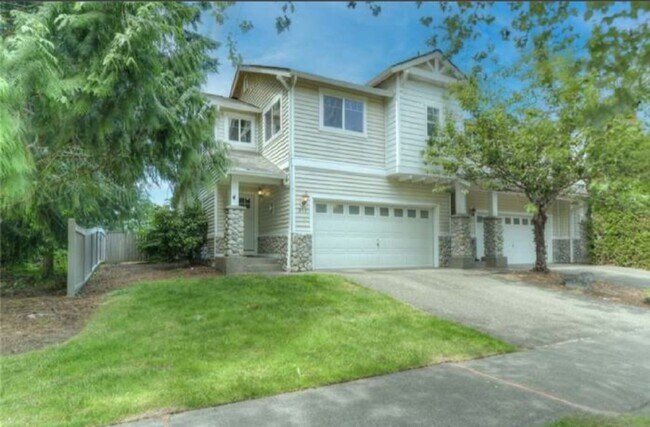 Building Photo - Beautiful Town House in Olympia