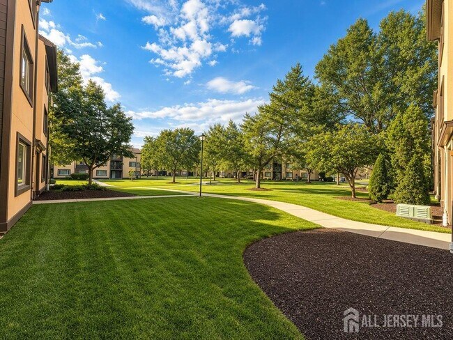 Building Photo - 2112 Sayre Dr