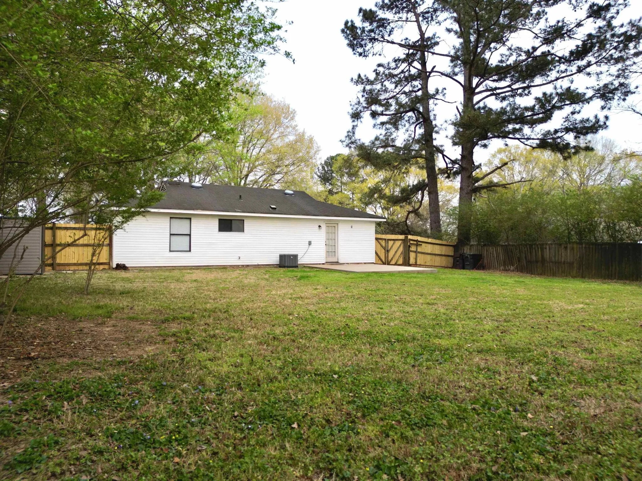 Building Photo - 925 Greenview Rd