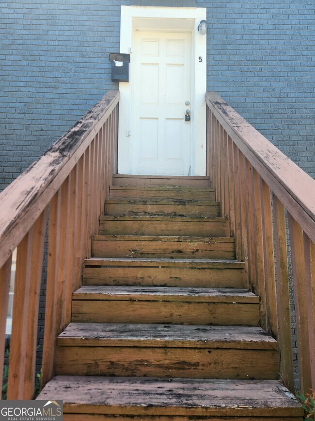 Building Photo - 917 Oakview Ave