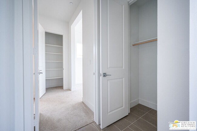 Building Photo - 2651 Lavender Ln