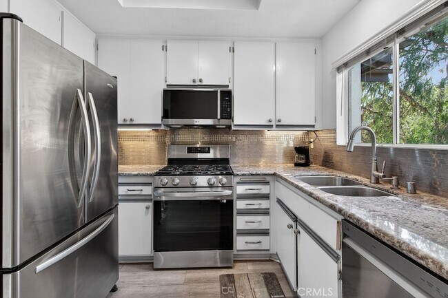 Building Photo - 30902 Club House Dr