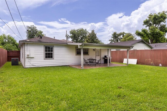 Building Photo - 519 Guyer St