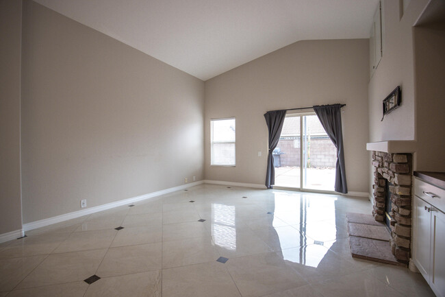 Building Photo - 45270 Birchcrest Cir