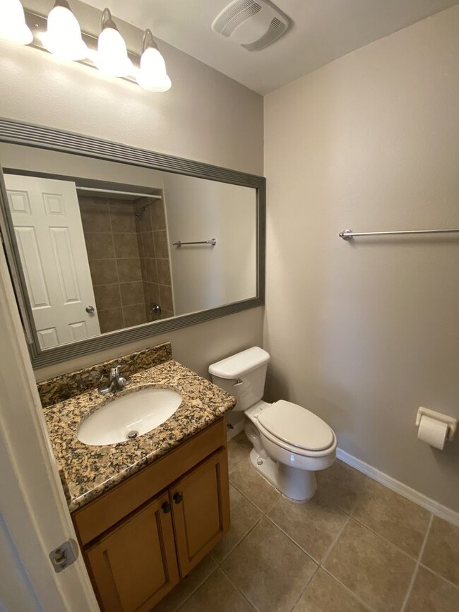 Building Photo - Spacious 2-Bedroom, 2-Bathroom Condo for Rent in Altamonte Springs, FL