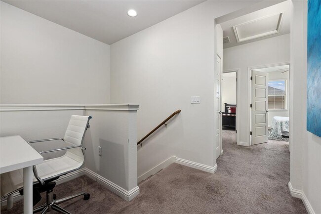 Building Photo - 13800 Lyndhurst St