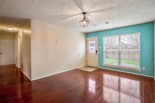 Building Photo - 11817 Southlake Dr