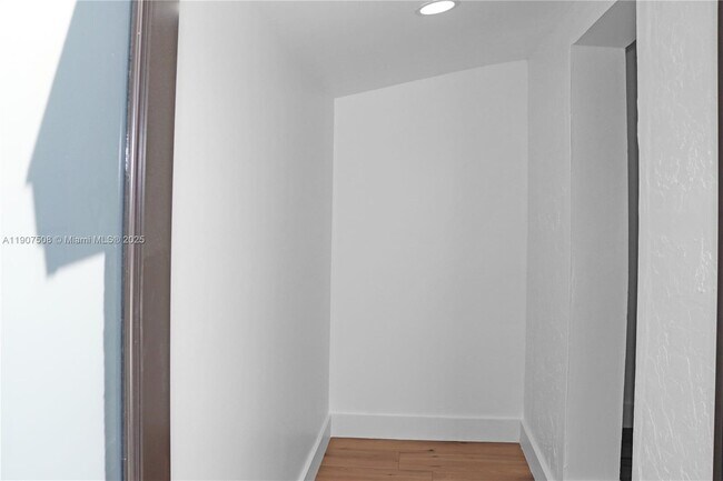 Building Photo - 11020 SW 140th Ave