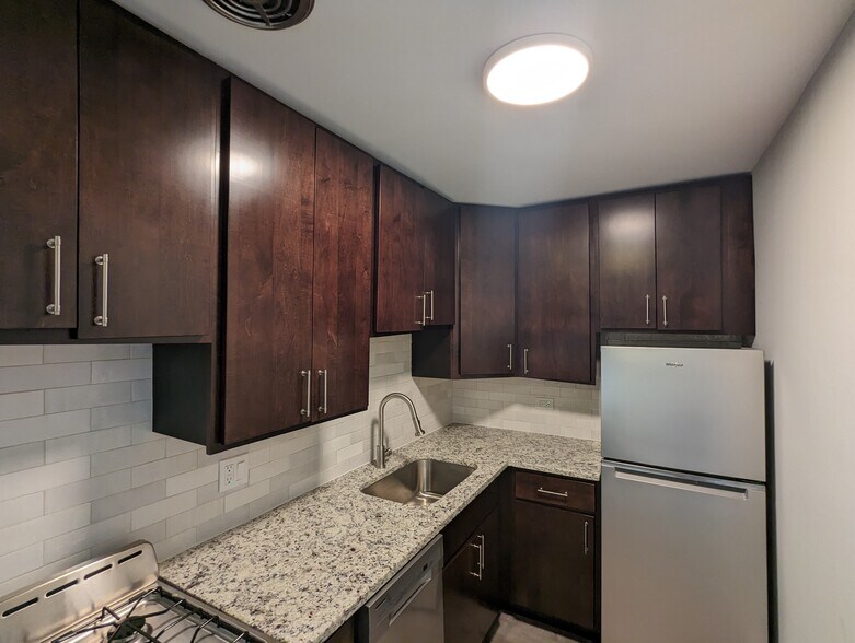 Building Photo - 507 W Barry Ave