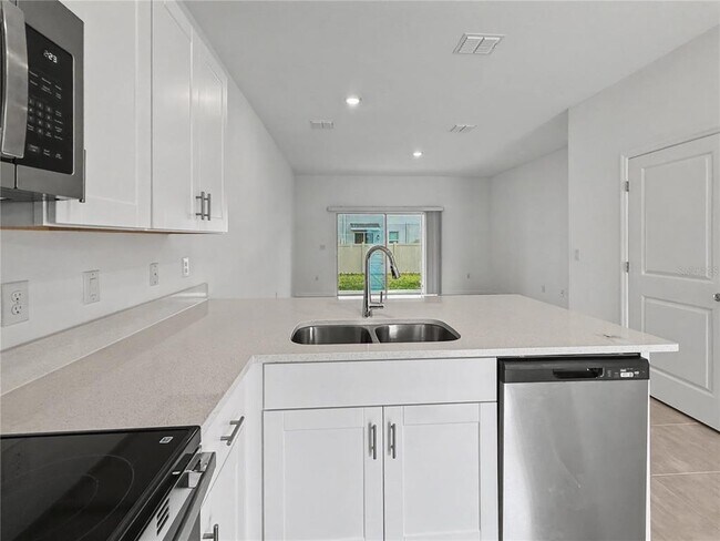 Building Photo - 2949 Skyline Lp