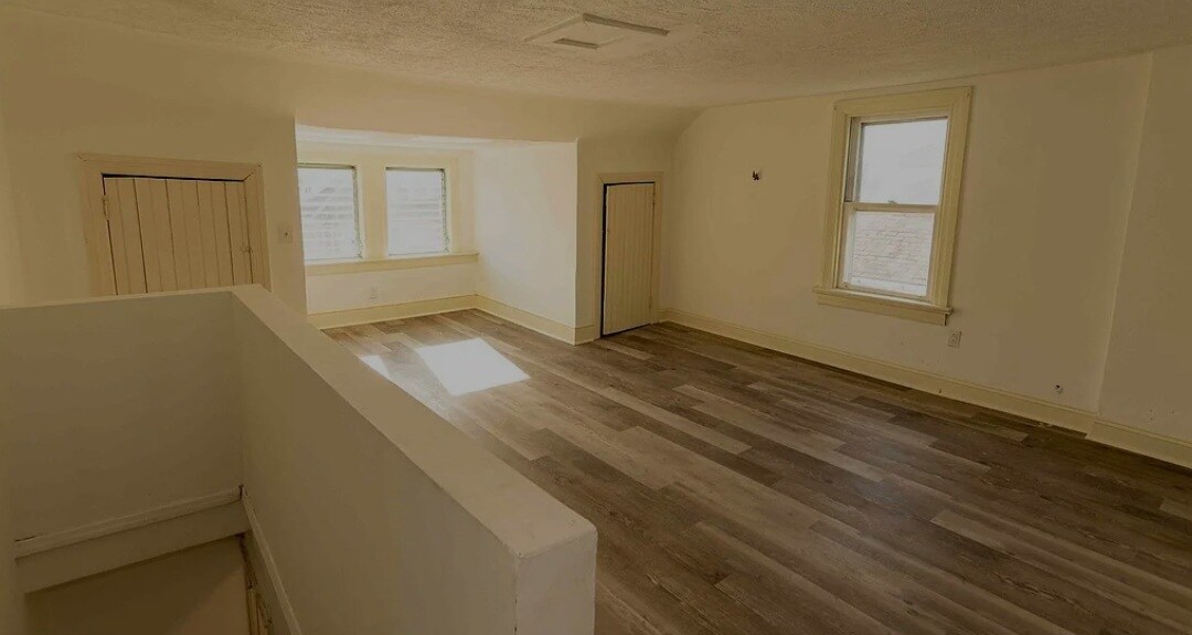 Building Photo - 30 E 23rd St