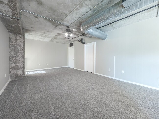 Building Photo - 2000 Bagby St