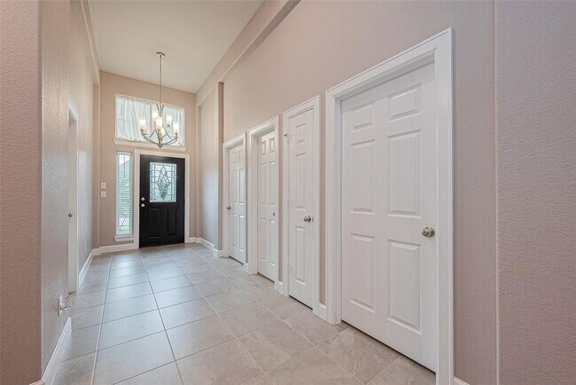 Building Photo - 5511 Highland Dr