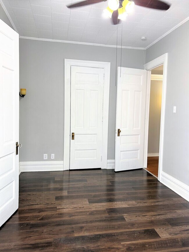 Building Photo - 508 S 6th St