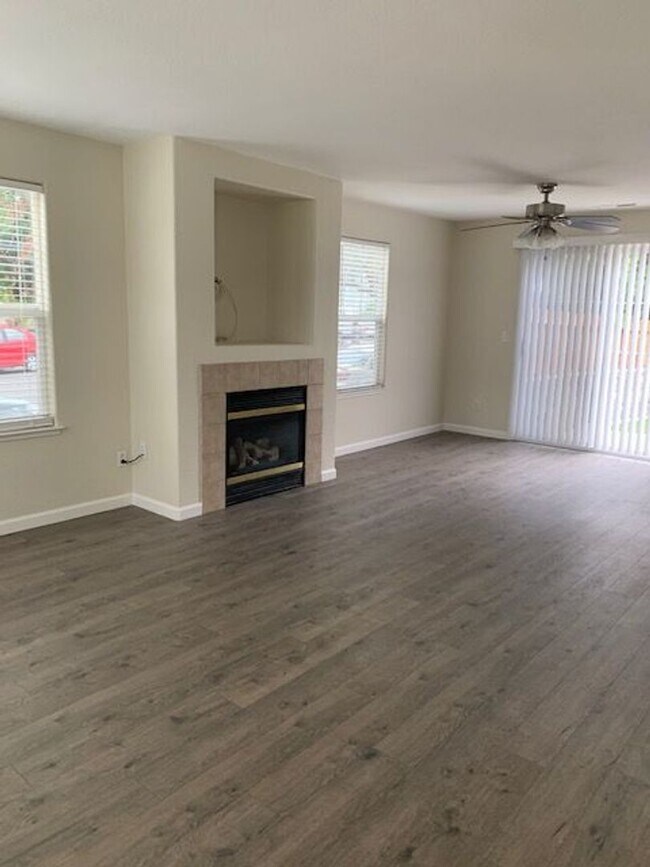 Building Photo - ~4 Bedroom 2.5 Bath House ~ Includes Water & has Solar ~ Huge Savings on Utilities ~