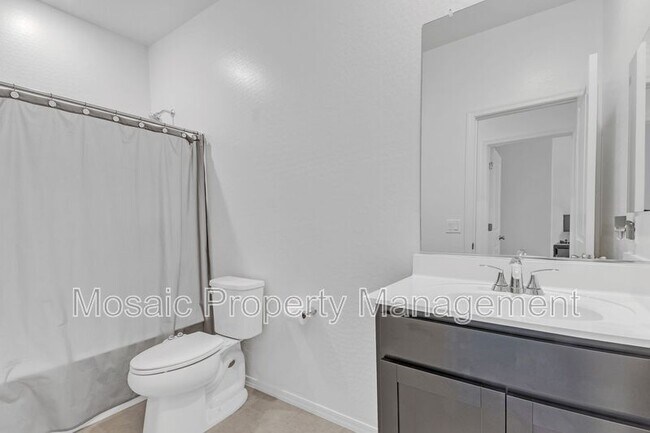 Building Photo - 1417 E Mark Ct