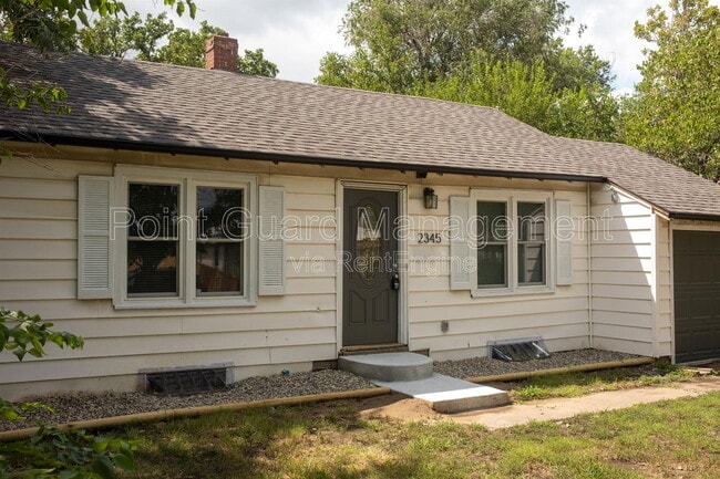 Building Photo - 2345 S Greenwood Ave