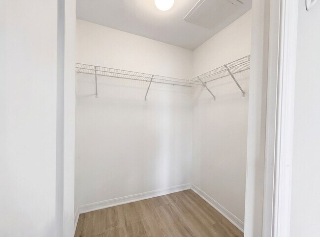 Building Photo - Beautifully furnished 2BR/2BA first-floor condo