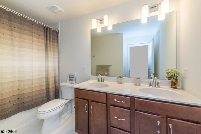 Building Photo - 5 White Aster Ct