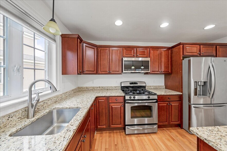 Building Photo - 6 Longview Cir
