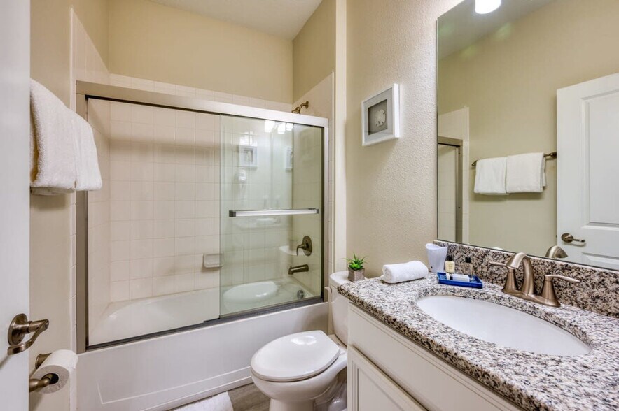 Building Photo - 4793 Kings Castle Cir