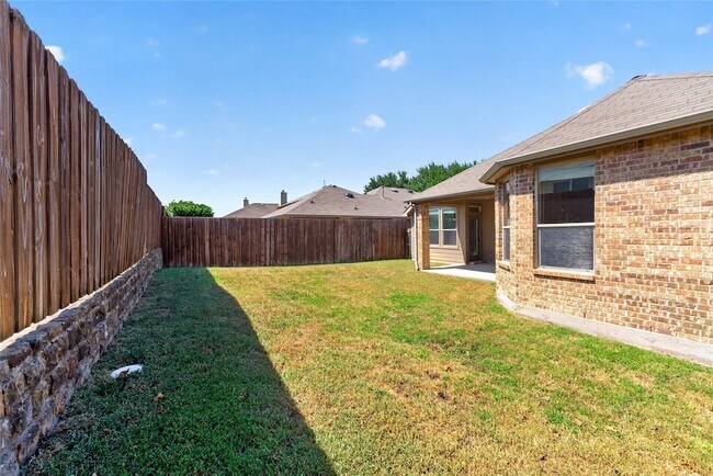 Building Photo - 417 Hackberry Dr