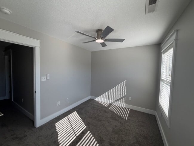 Building Photo - Portlock Square