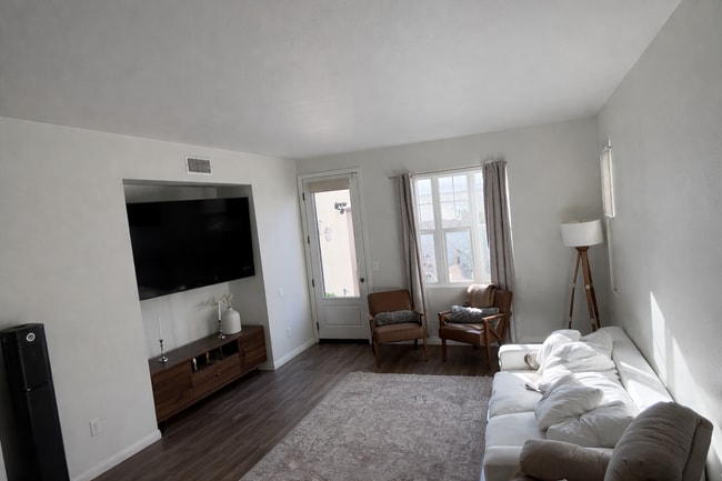 Building Photo - 8432 Weatherwood St